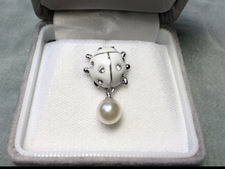 真珠のアクセサリーの画像